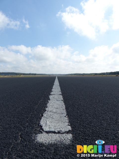 FZ020445 Runway stripe